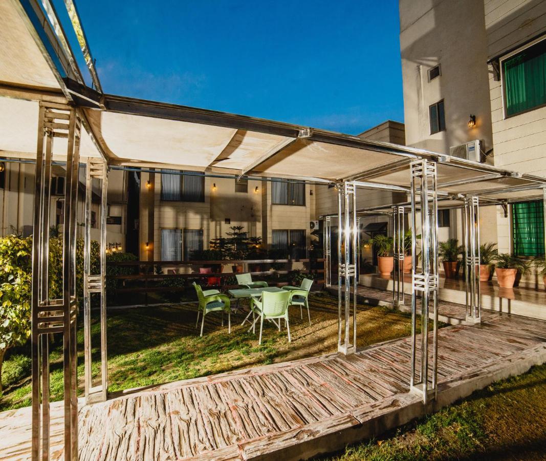 Vip House 호텔 페샤와르 외부 사진